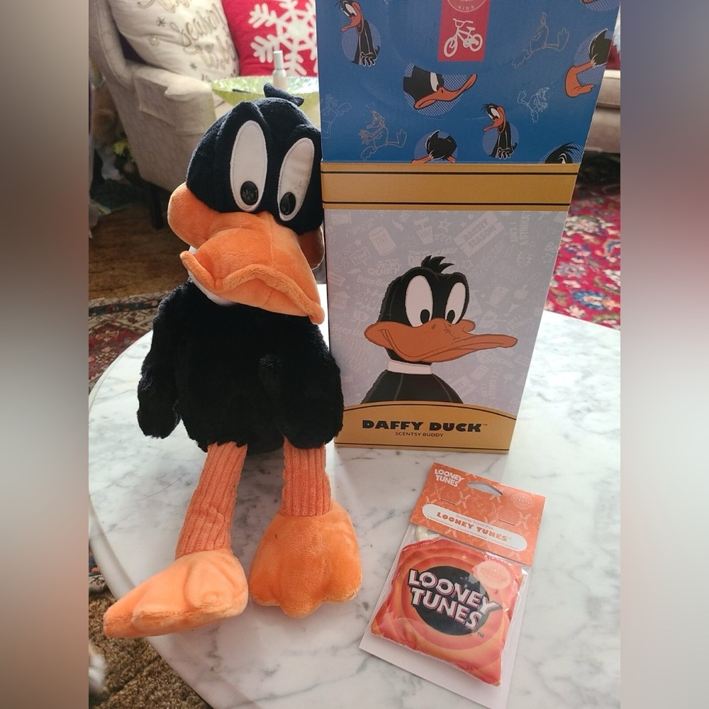 Daffy Duck Scentsy Buddy| Warner Bros. Looney Tunes| NIB w/ Scent Pak- $40